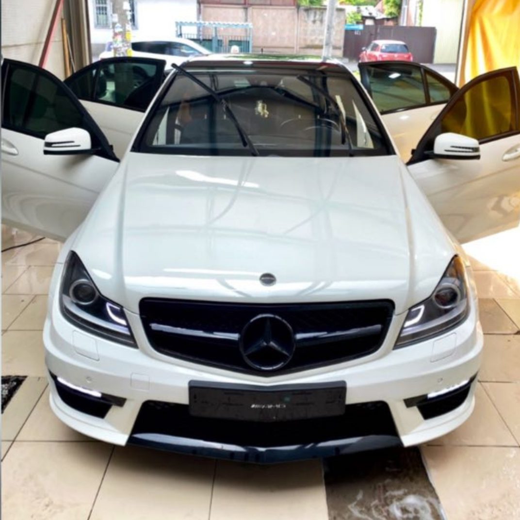 Тот же Mercedes-Benz после кузовного ремонта и покраски