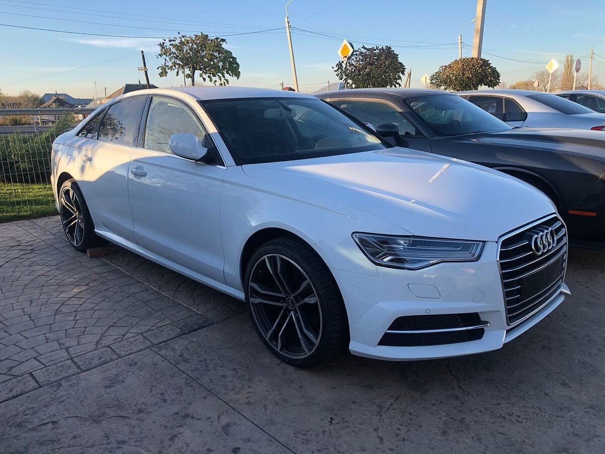Белая Audi A6